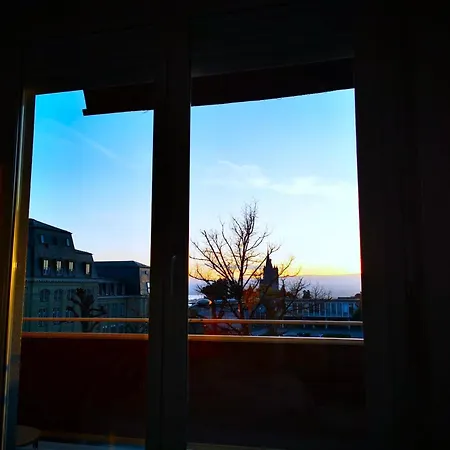 Cozy Private Apartment-chuv, Metro, Center.