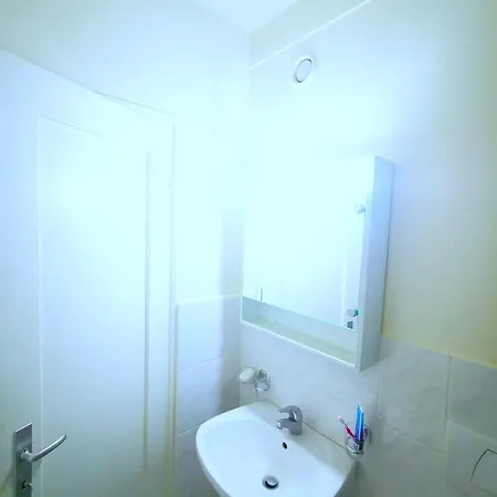 Cozy Private Apartment-chuv, Metro, Center. Lausanne